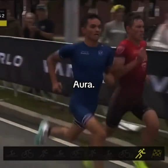 Aura en pose Libre