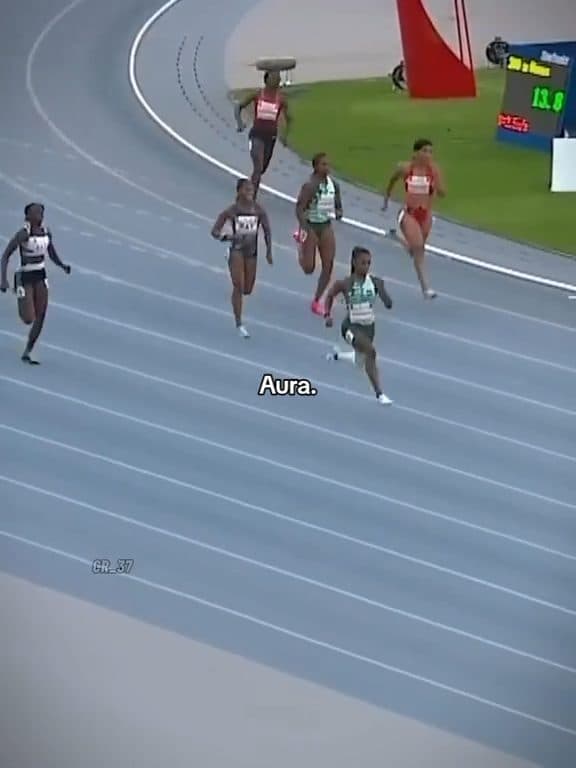 Aura en pose Libre