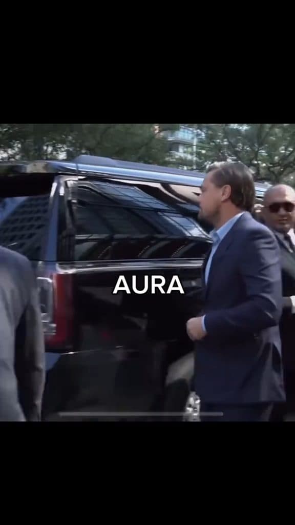 Aura en pose Libre