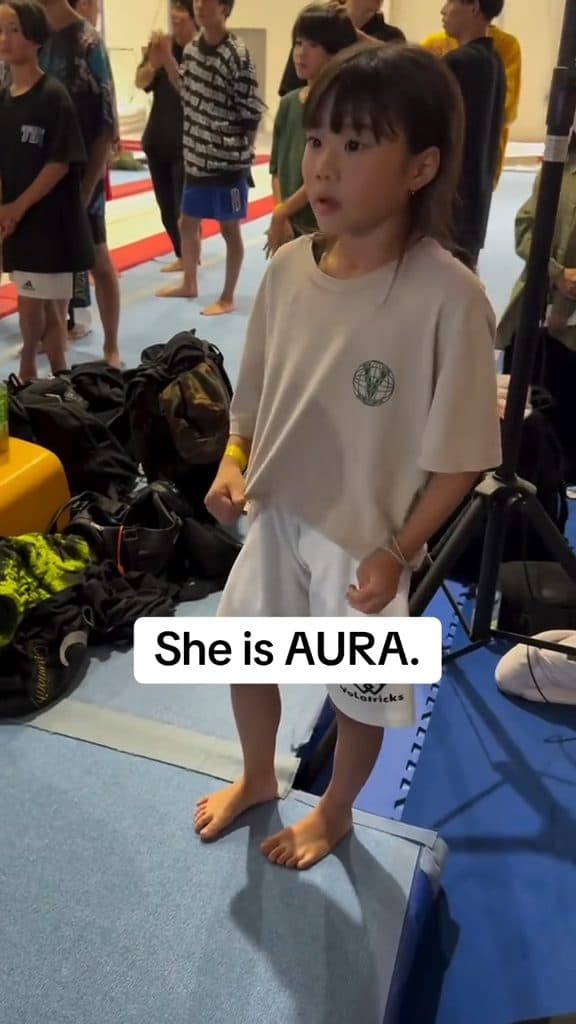 Aura en pose Libre