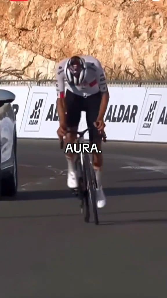 Aura en pose Libre