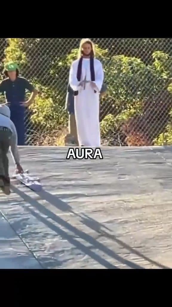 Aura en pose Libre
