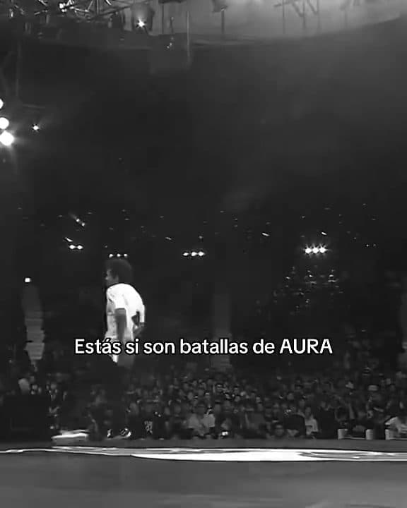 Aura en pose Libre