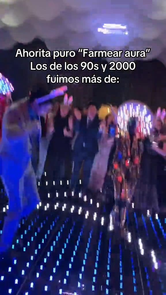 Aura en pose Libre
