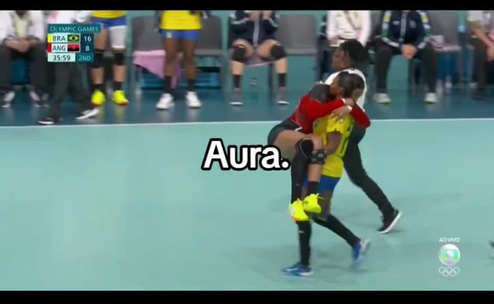 Aura en pose Libre