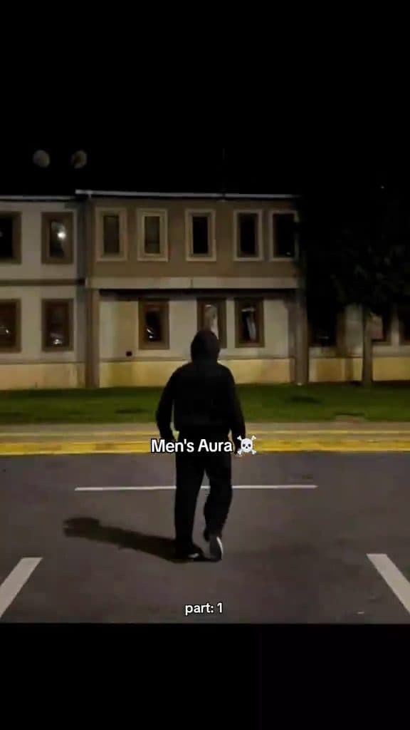 Aura en pose Libre