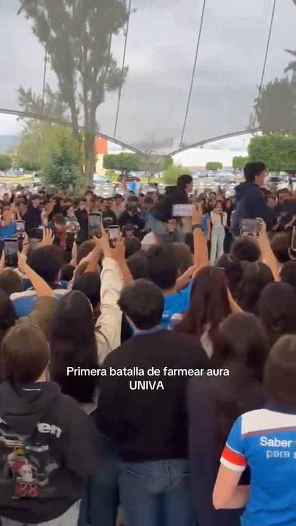 Aura en pose Libre