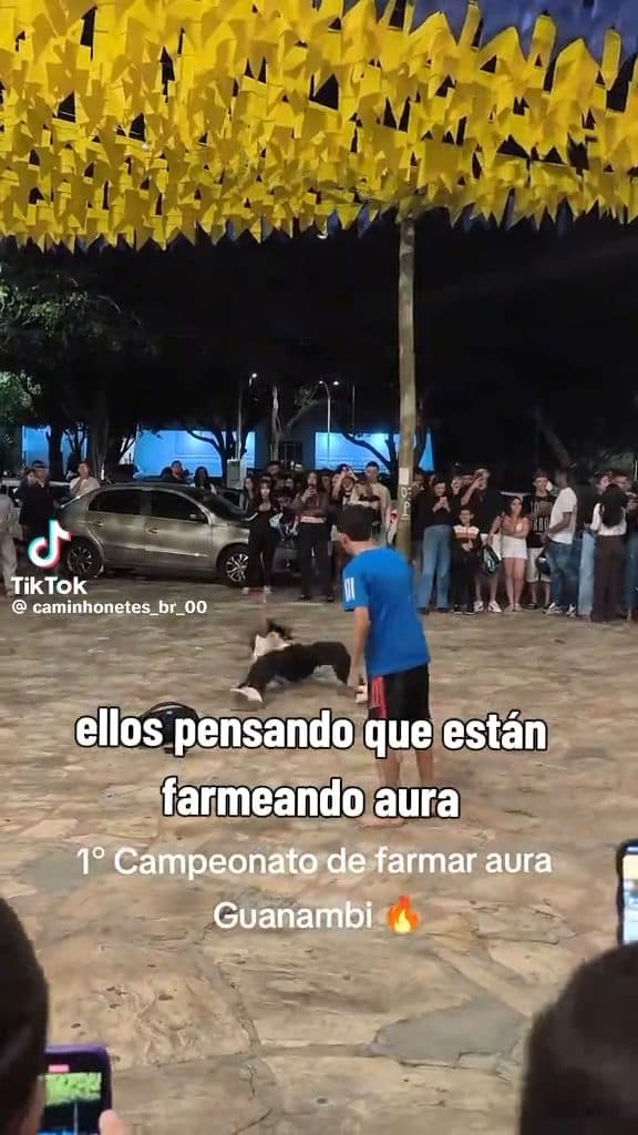 Aura en pose Libre