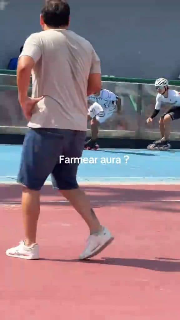 Aura en pose Libre