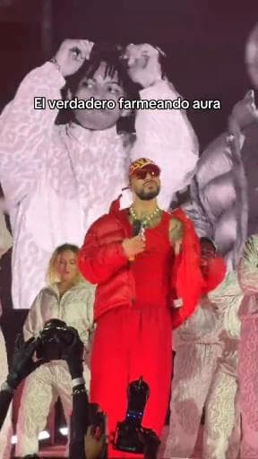 Aura en pose Libre