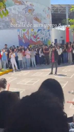 Aura en pose Libre