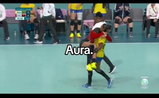 Aura en pose Libre