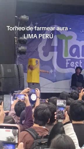 Aura en pose Libre