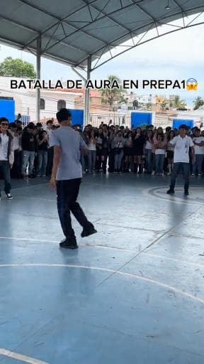 Aura en pose Libre