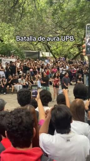 Aura en pose Libre