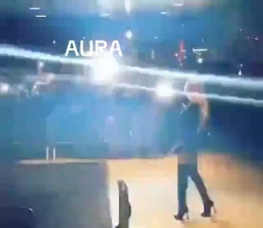 Aura en pose Libre