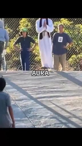 Aura en pose Libre