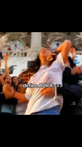 Aura en pose Libre