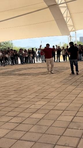 Aura en pose Libre