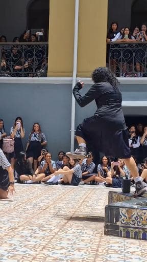 Aura en pose Libre