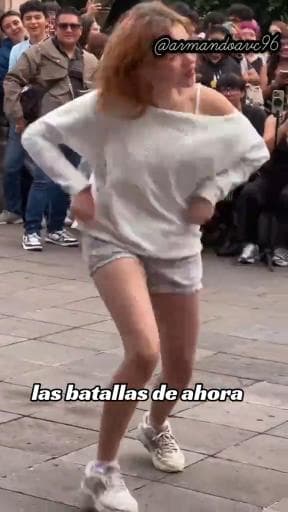 Aura en pose Libre