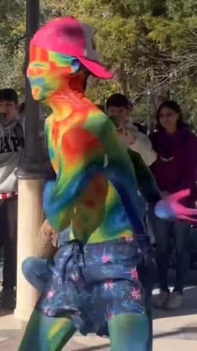 Aura en pose Libre