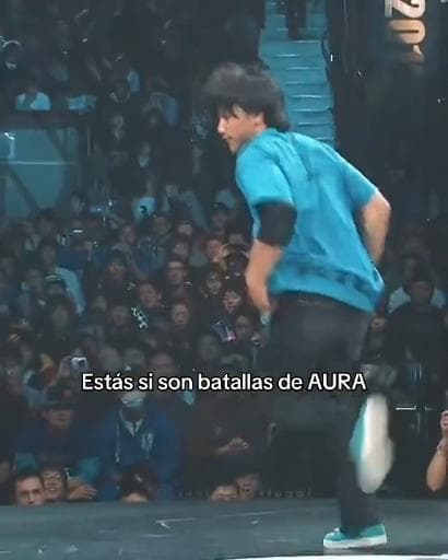 Aura en pose Libre