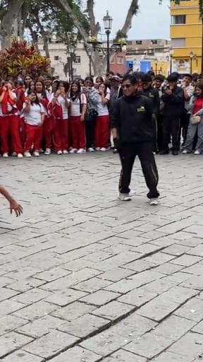 Aura en pose Libre